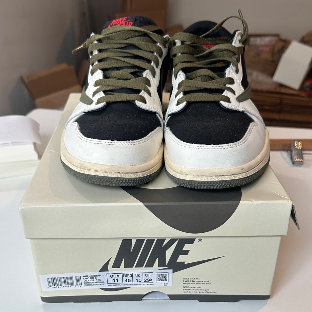 Nike Men's Black, White, and Olive Sneakers